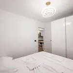 Cuni Luxury فندق 4*