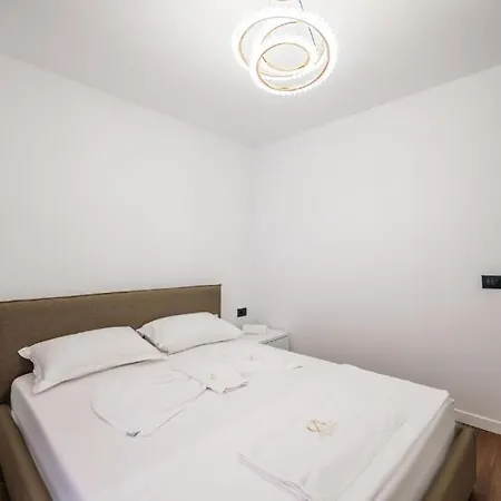 Cuni Luxury