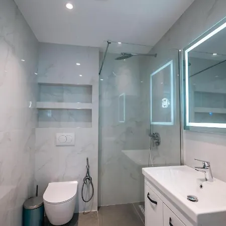 Cuni Luxury Hotell 4*