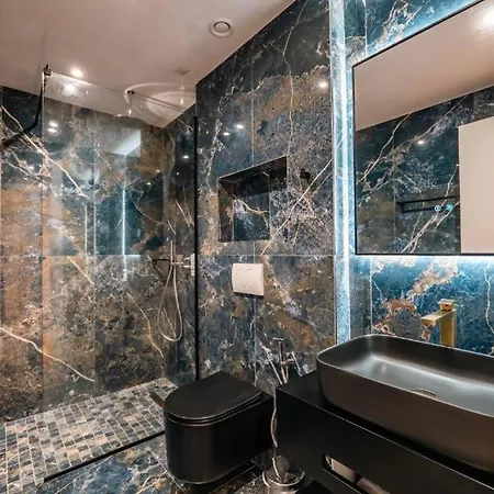 Cuni Luxury Hotell 4*